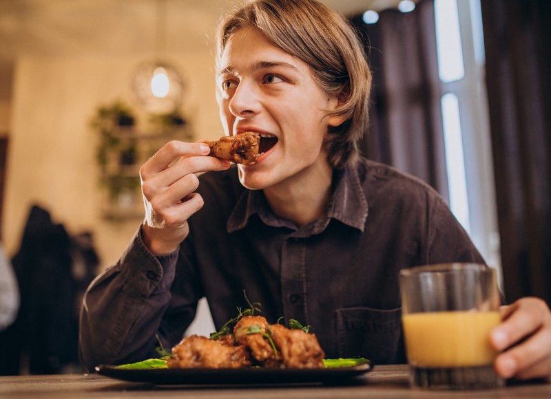 Handling Aligners While Eating Out in Littleton, CO